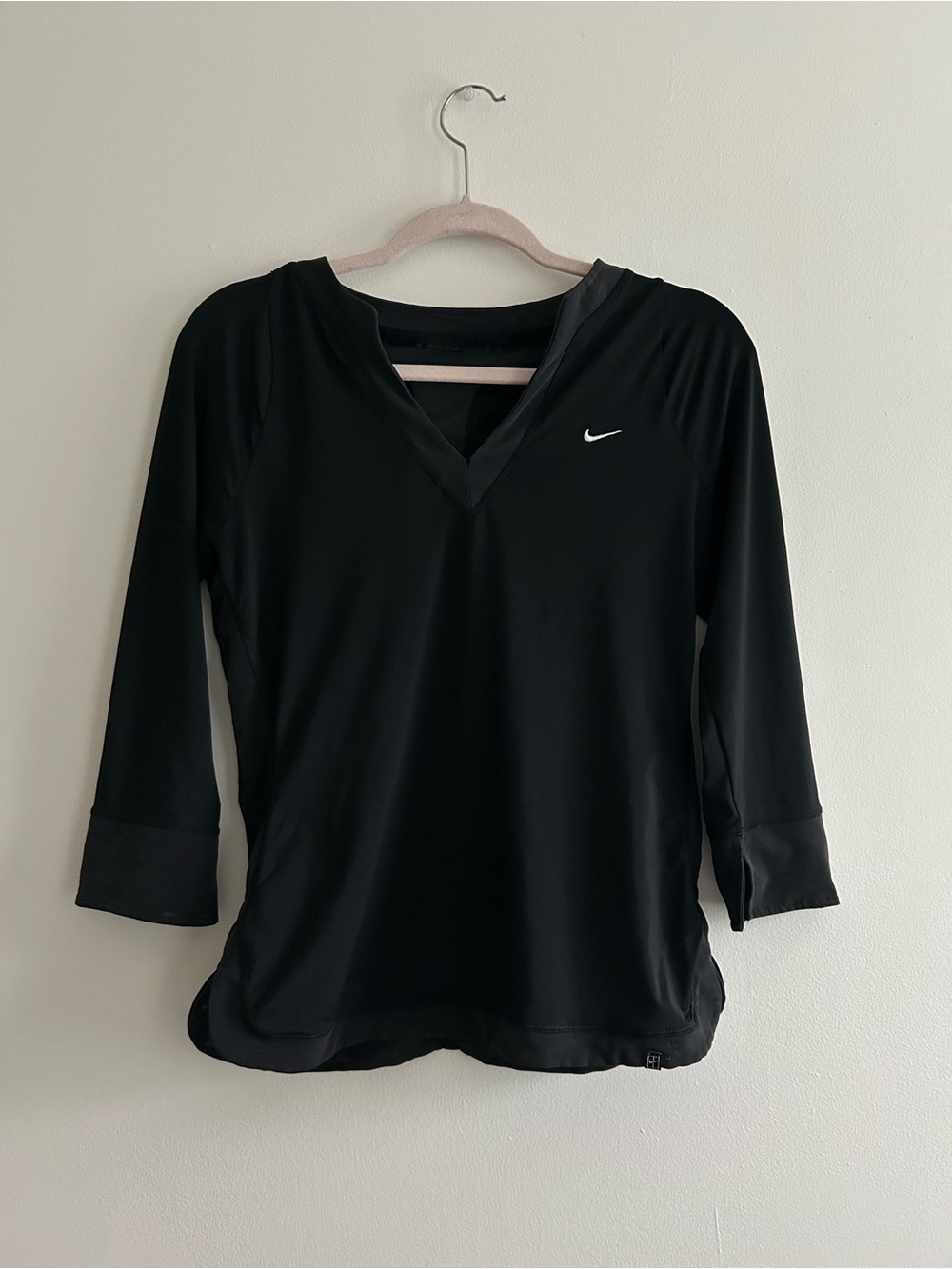 Vintage Y2K Nike Black V-Neck Long Sleeve Women's Activewear Top